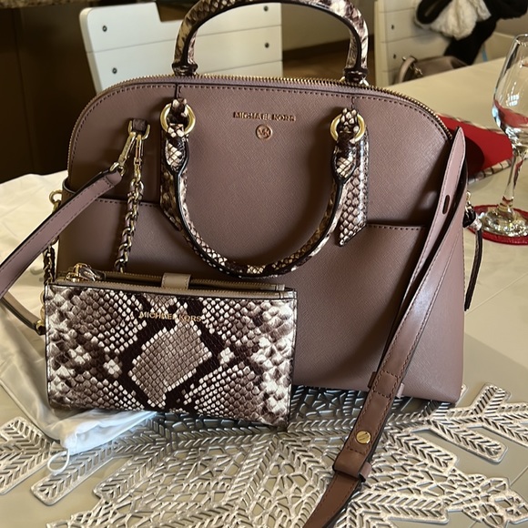 Michael Kors set - Picture 7 of 8